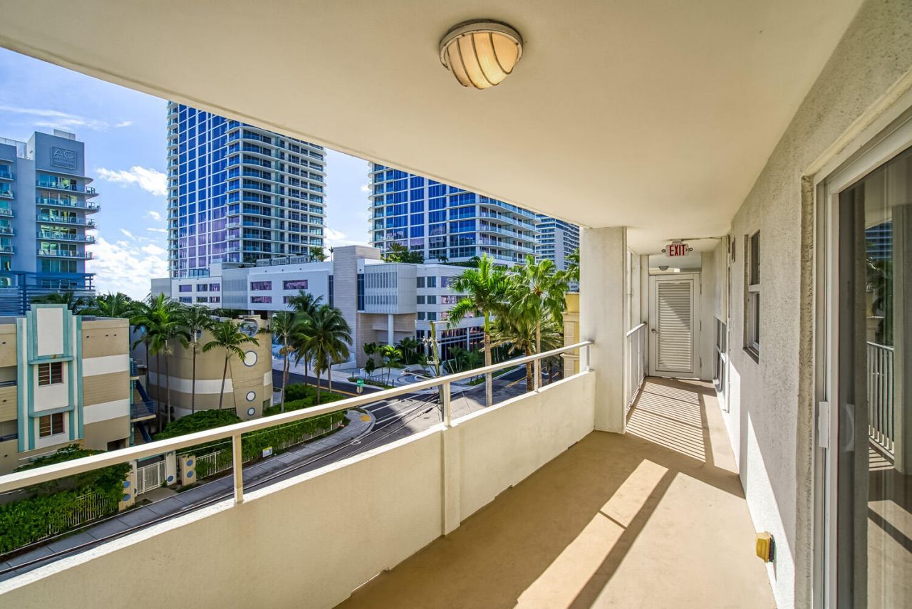 215 N Birch Road, Unit 5b, Fort Lauderdale, FL 33304 Photo