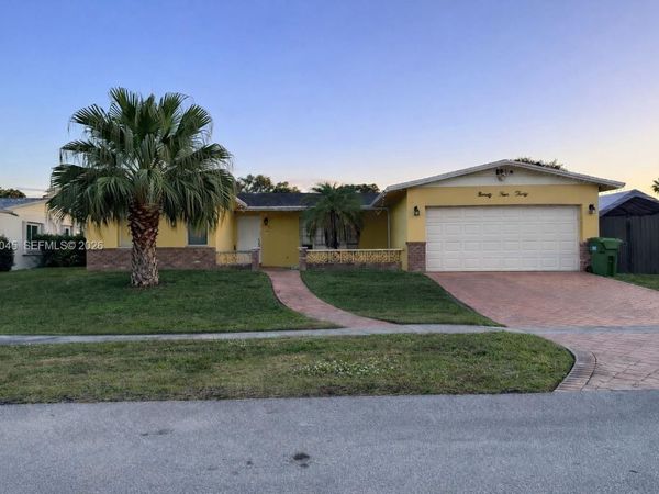 9430 NW 18th St, Pembroke Pines, FL 33024