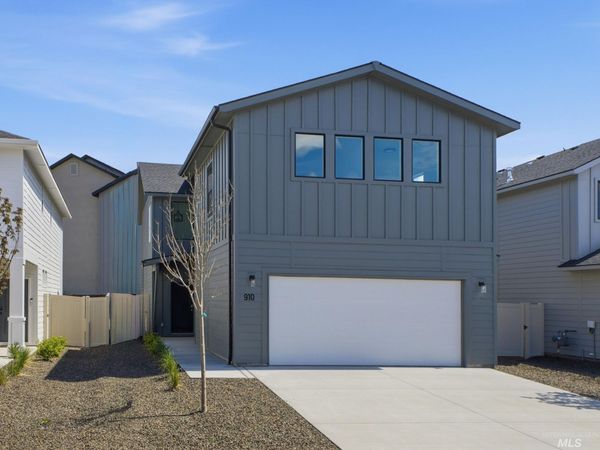 910 N Mirror Creek Way, Meridian, ID 83642