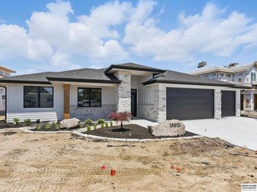 18304 Acorn Drive, Gretna, NE 68028