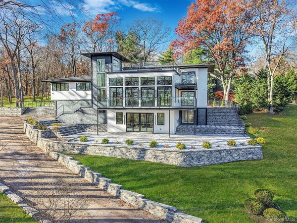 7 Riverview Terrace, Smithtown, NY 11787