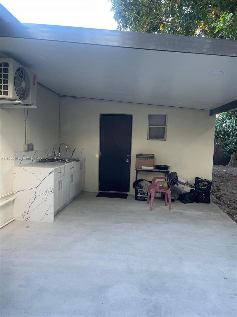 1220 NW 180th Ter, Miami Gardens, FL 33169 Photo