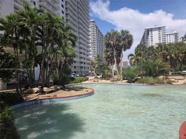 210 174th St, Unit L18, Sunny Isles Beach, FL 33160
