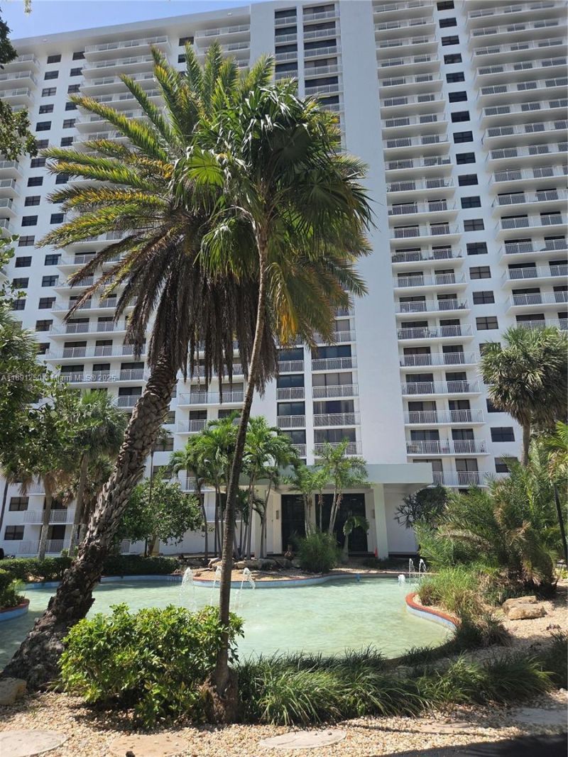 210 174th St, Unit L18, Sunny Isles Beach, FL 33160 Photo