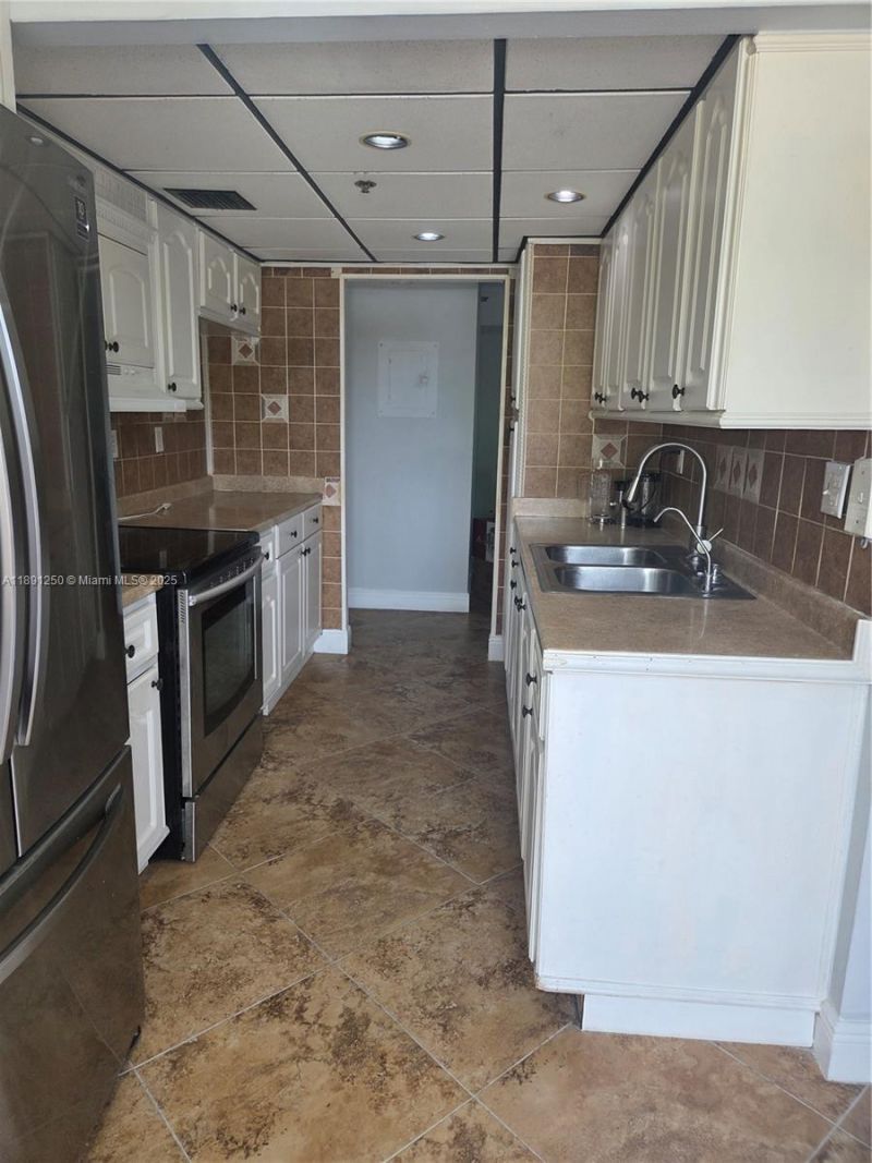 210 174th St, Unit L18, Sunny Isles Beach, FL 33160 Photo