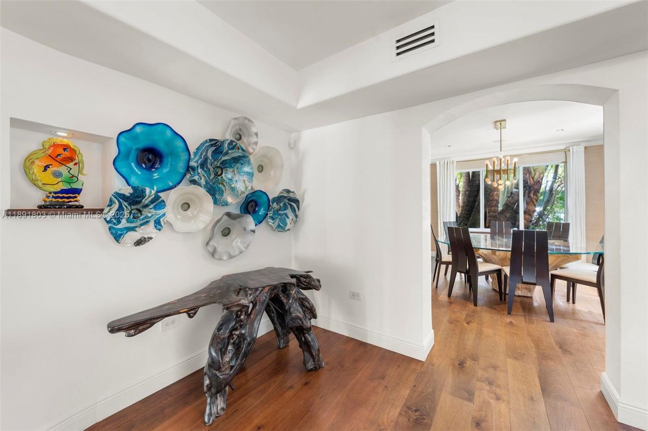 2701 N Bay Rd, Miami Beach, FL 33140 Photo