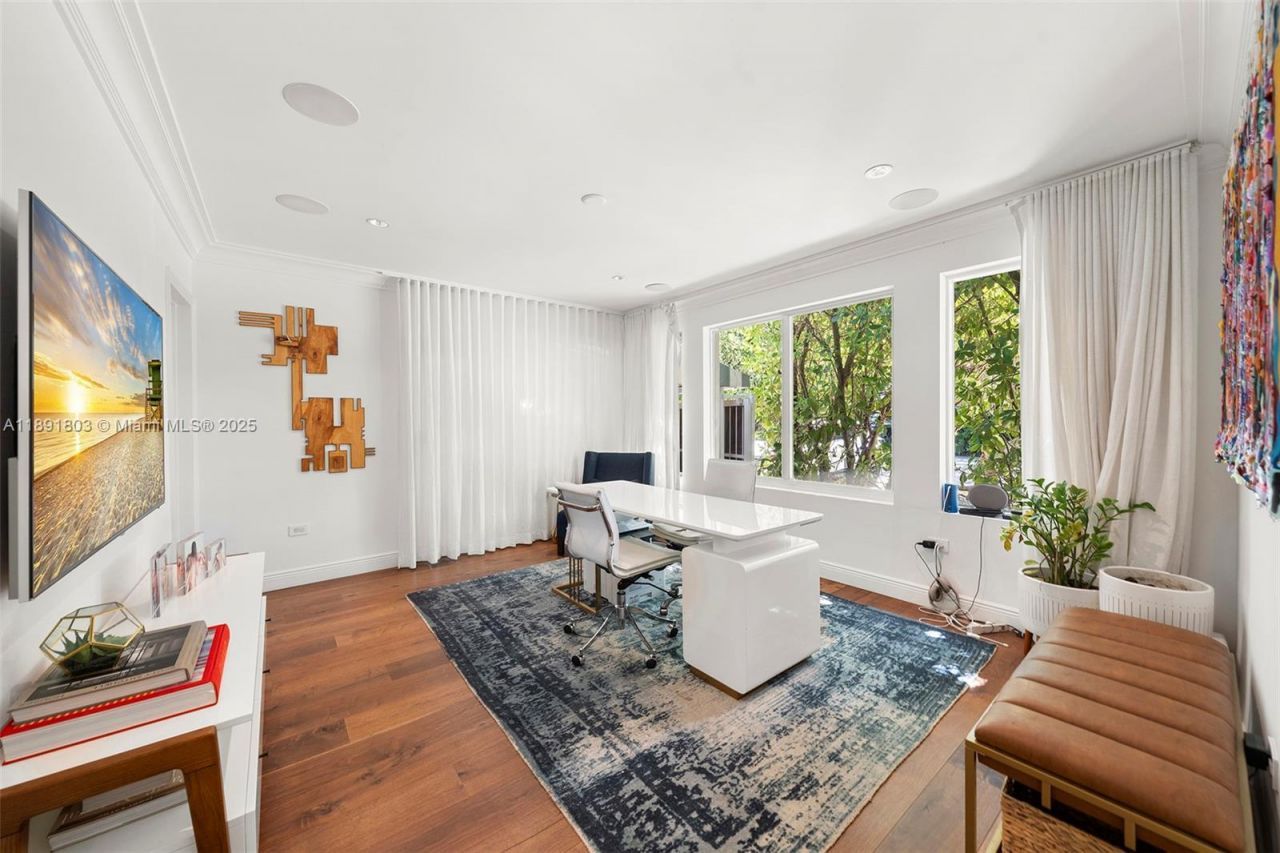 2701 N Bay Rd, Miami Beach, FL 33140 Photo