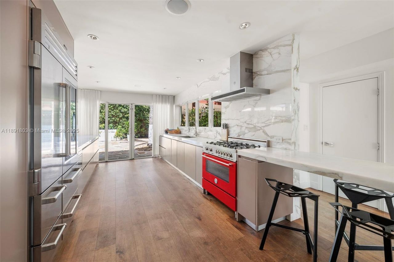 2701 N Bay Rd, Miami Beach, FL 33140 Photo