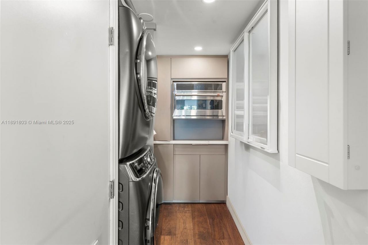 2701 N Bay Rd, Miami Beach, FL 33140 Photo