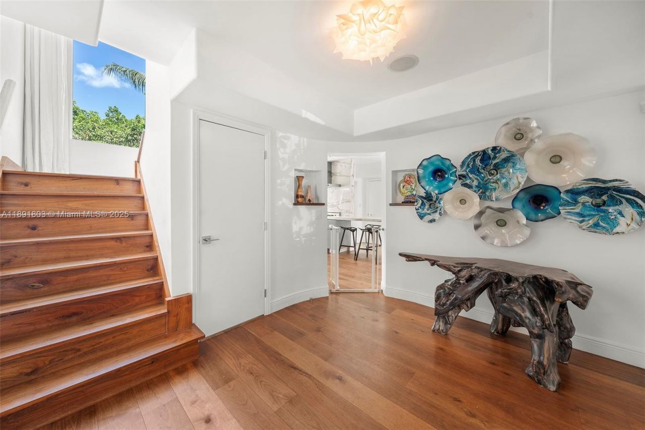 2701 N Bay Rd, Miami Beach, FL 33140 Photo