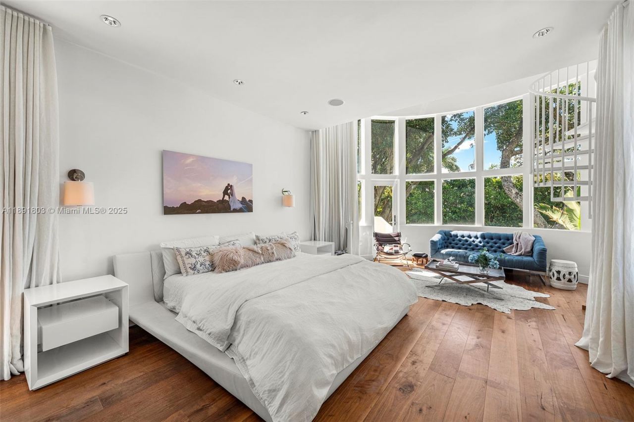 2701 N Bay Rd, Miami Beach, FL 33140 Photo