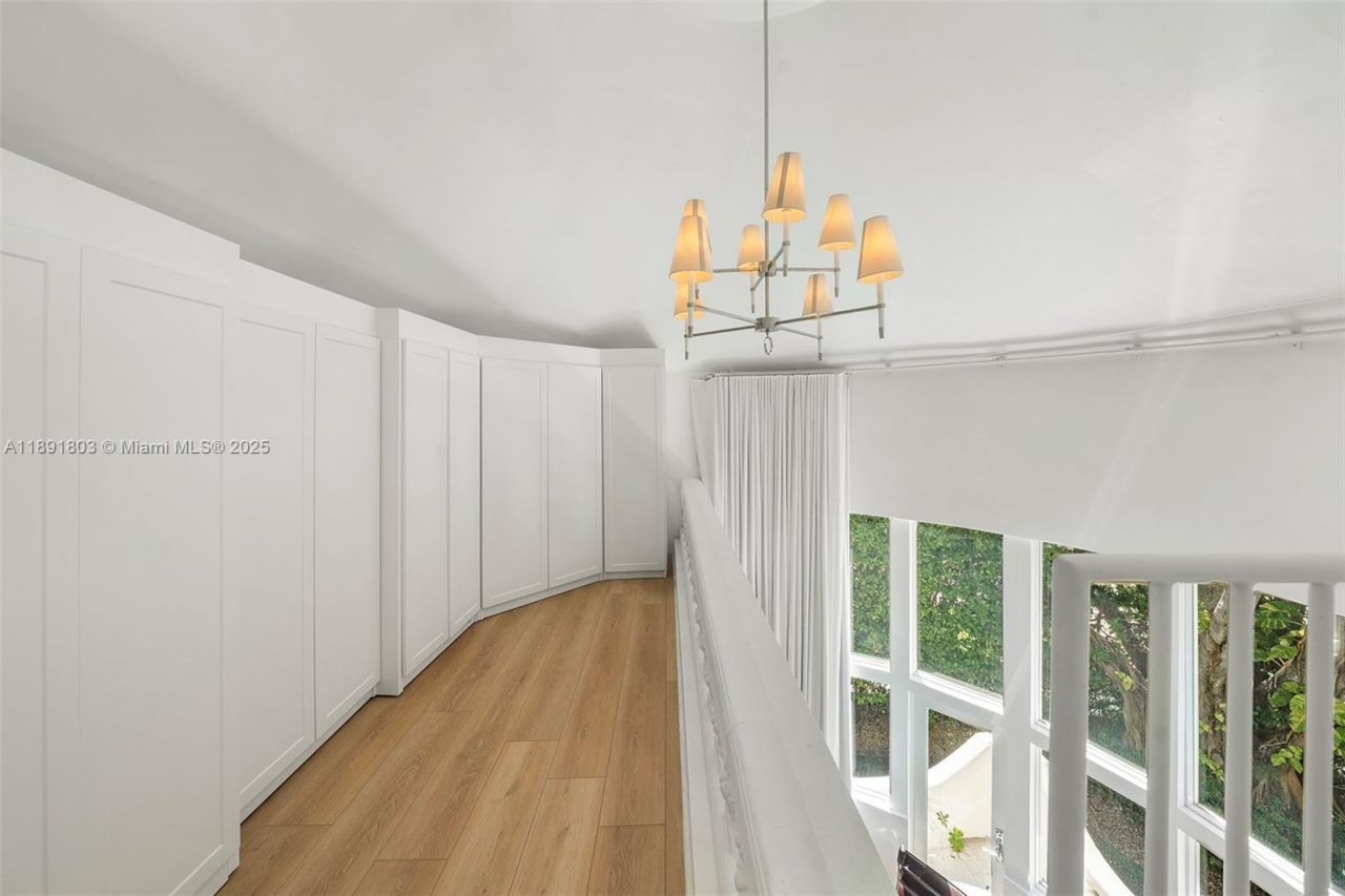 2701 N Bay Rd, Miami Beach, FL 33140 Photo