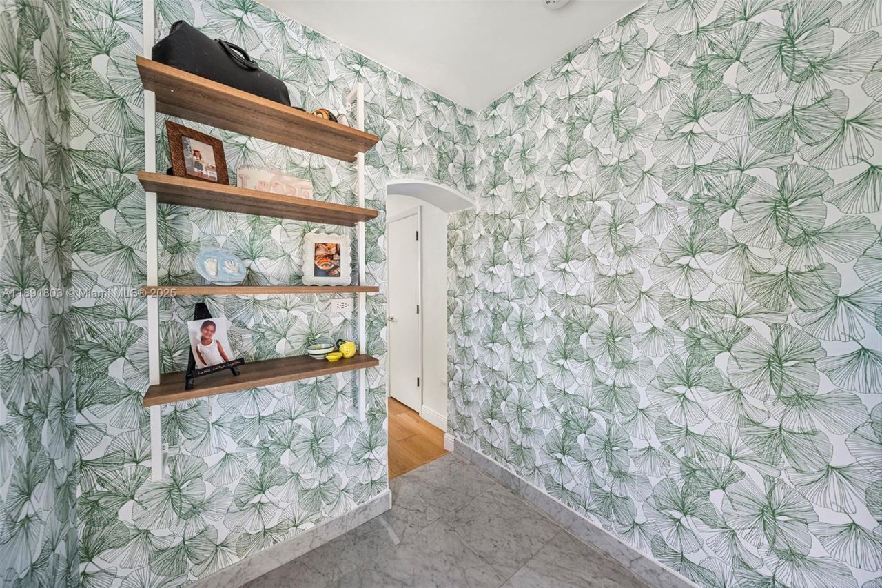 2701 N Bay Rd, Miami Beach, FL 33140 Photo