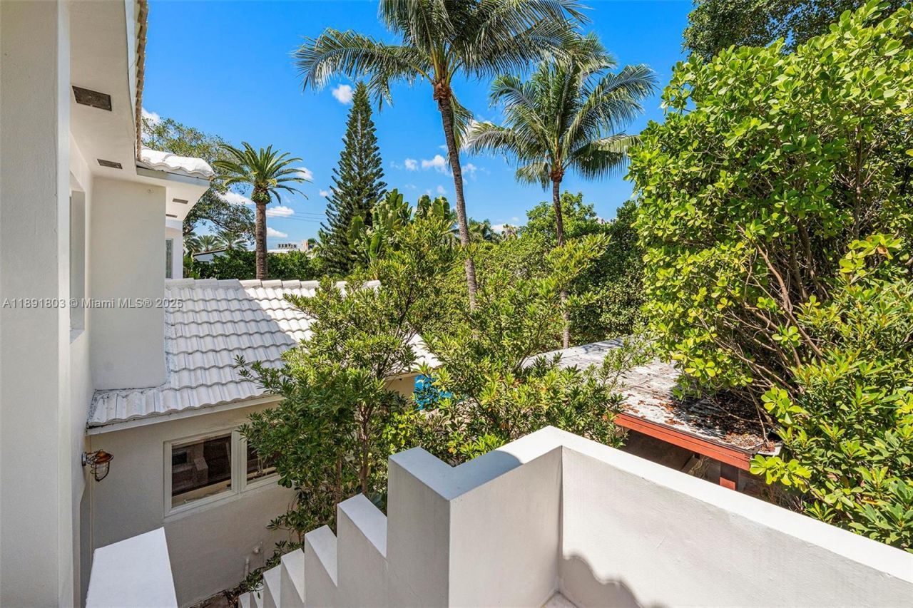 2701 N Bay Rd, Miami Beach, FL 33140 Photo