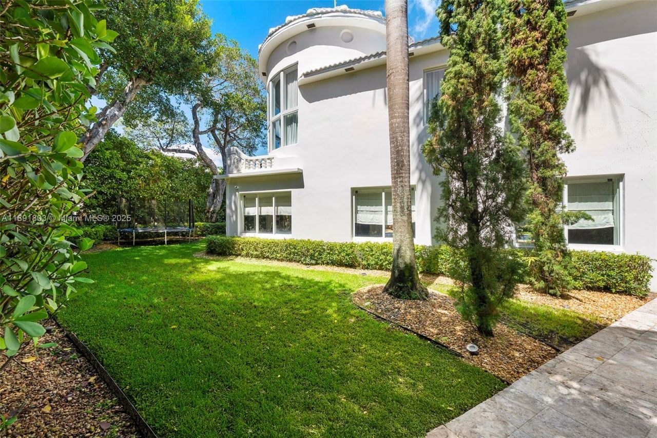 2701 N Bay Rd, Miami Beach, FL 33140 Photo