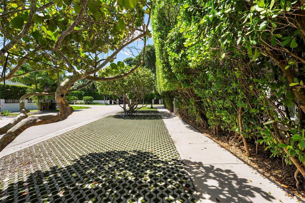 2701 N Bay Rd, Miami Beach, FL 33140 Photo