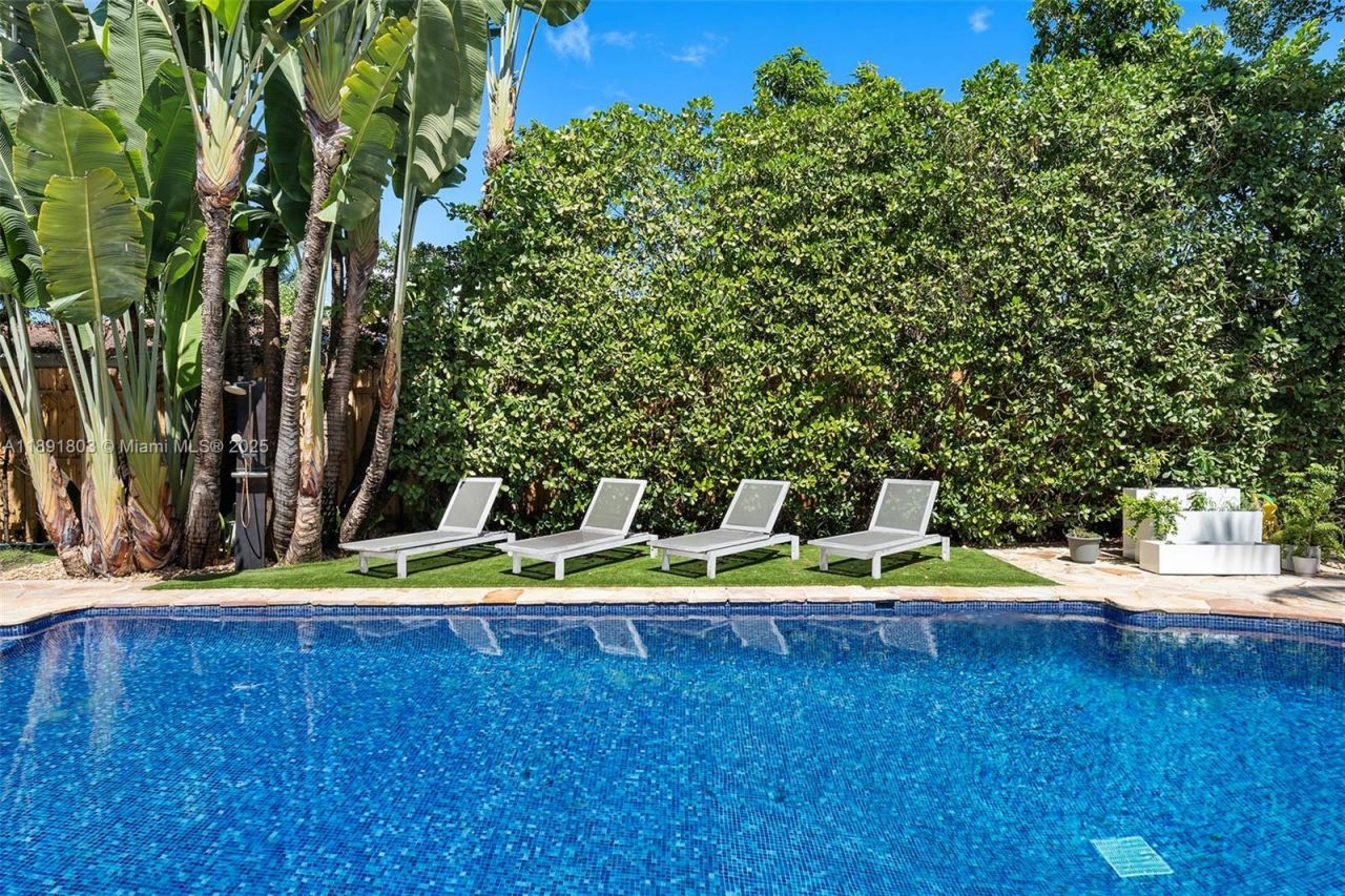 2701 N Bay Rd, Miami Beach, FL 33140 Photo