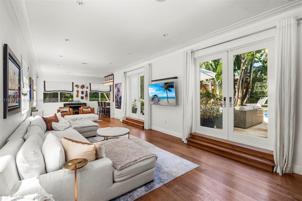 2701 N Bay Rd, Miami Beach, FL 33140 Photo