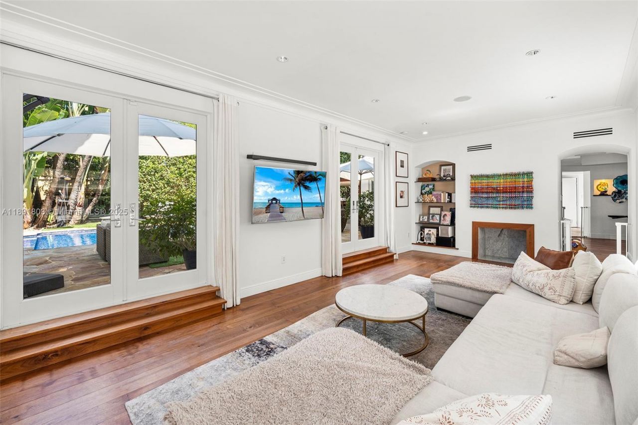 2701 N Bay Rd, Miami Beach, FL 33140 Photo