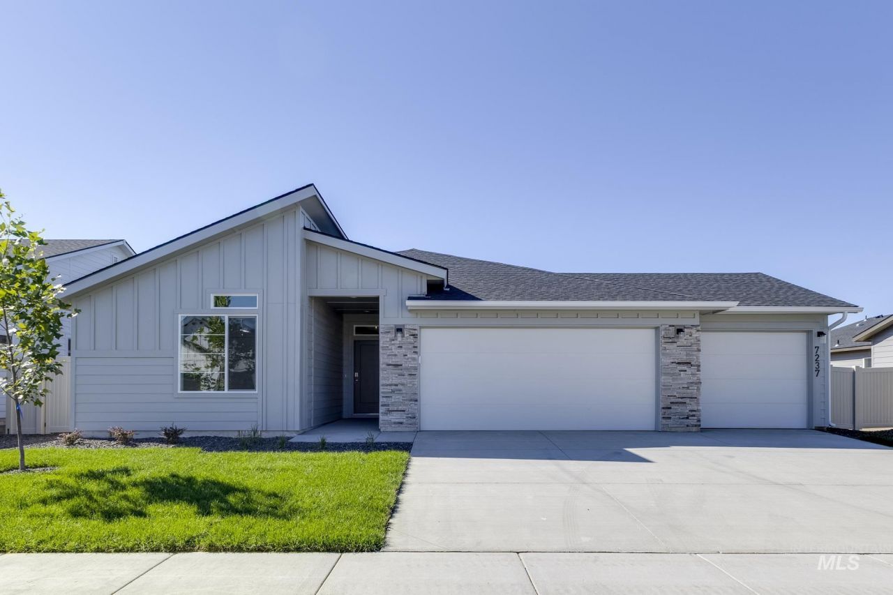 7237 E Shields Dr, Nampa, ID 83687 Main Photo