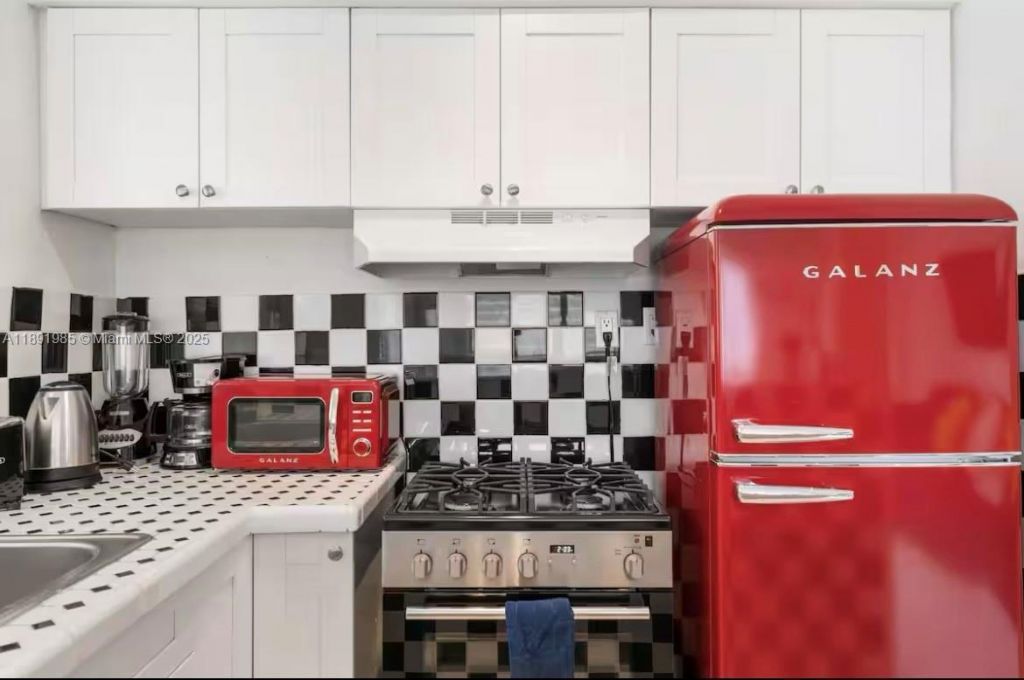 7721 Harding Ave, Unit 8, Miami Beach, FL 33141 Photo