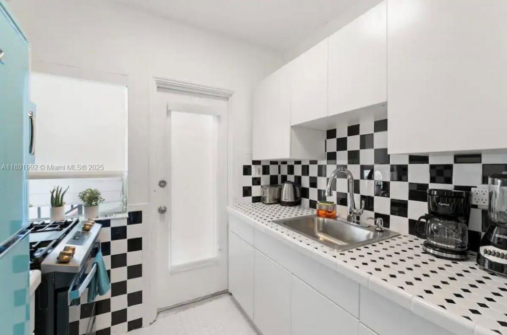 7721 Harding Ave, Unit 4, Miami Beach, FL 33141 Photo