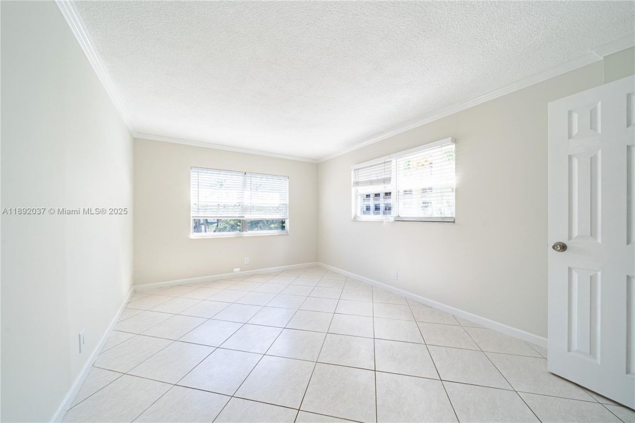 2555 NE 11th St, Unit 310, Fort Lauderdale, FL 33304 Photo