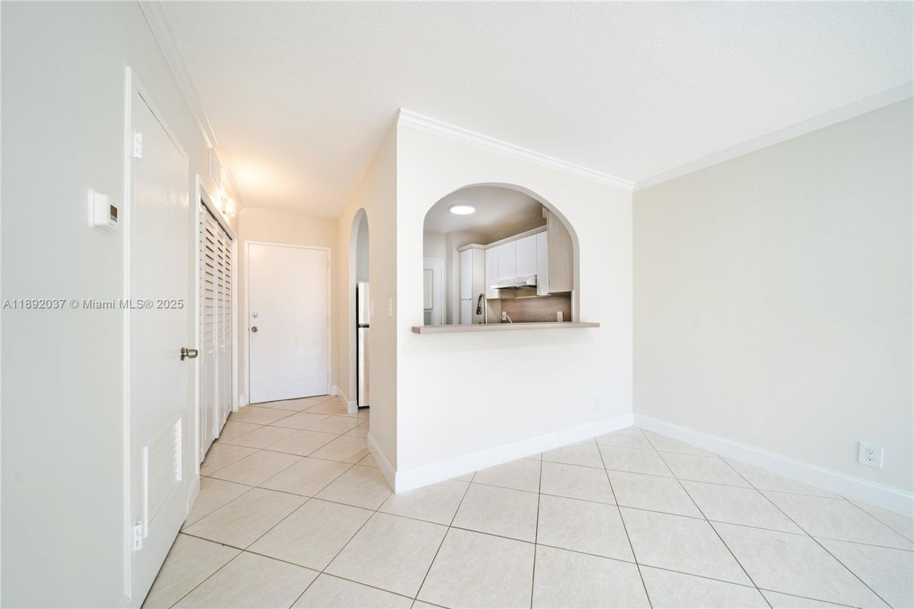 2555 NE 11th St, Unit 310, Fort Lauderdale, FL 33304 Photo