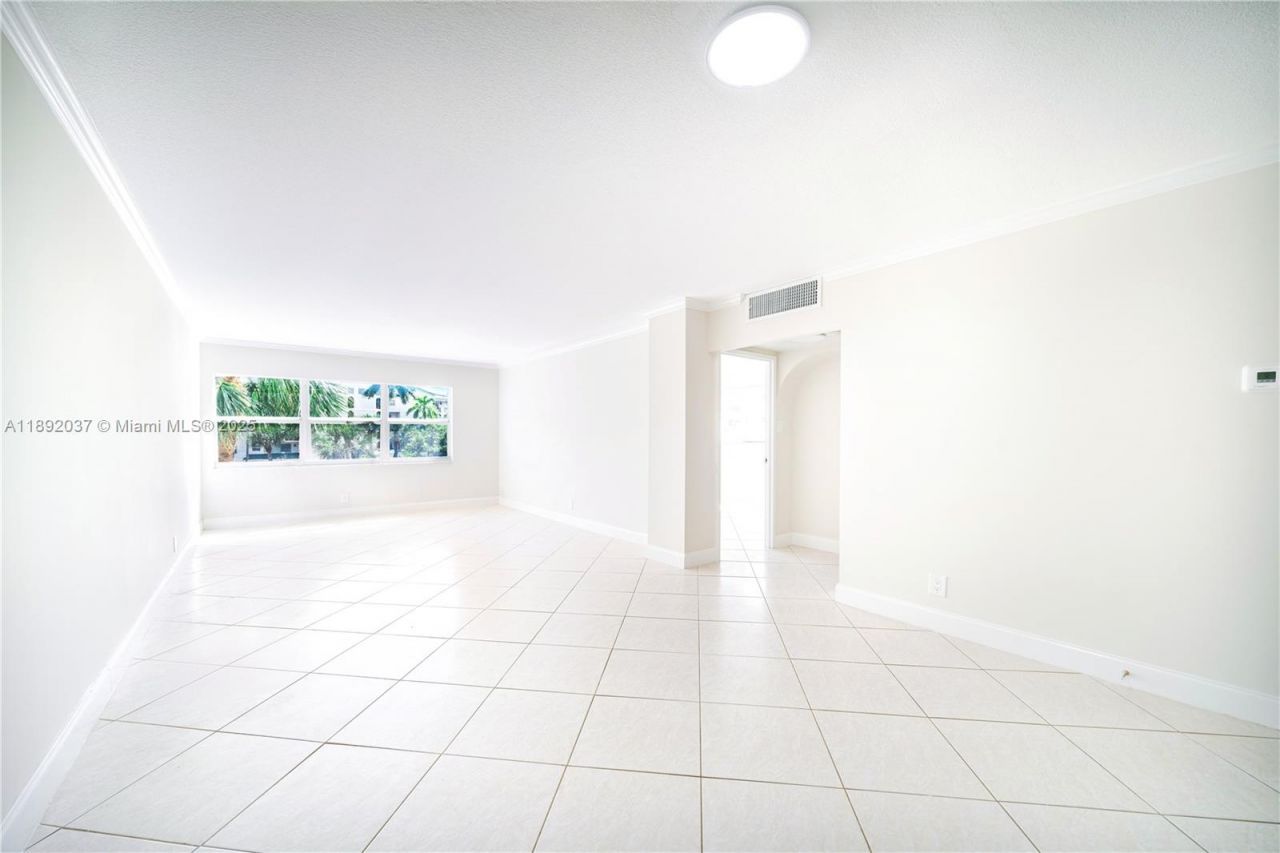 2555 NE 11th St, Unit 310, Fort Lauderdale, FL 33304 Photo