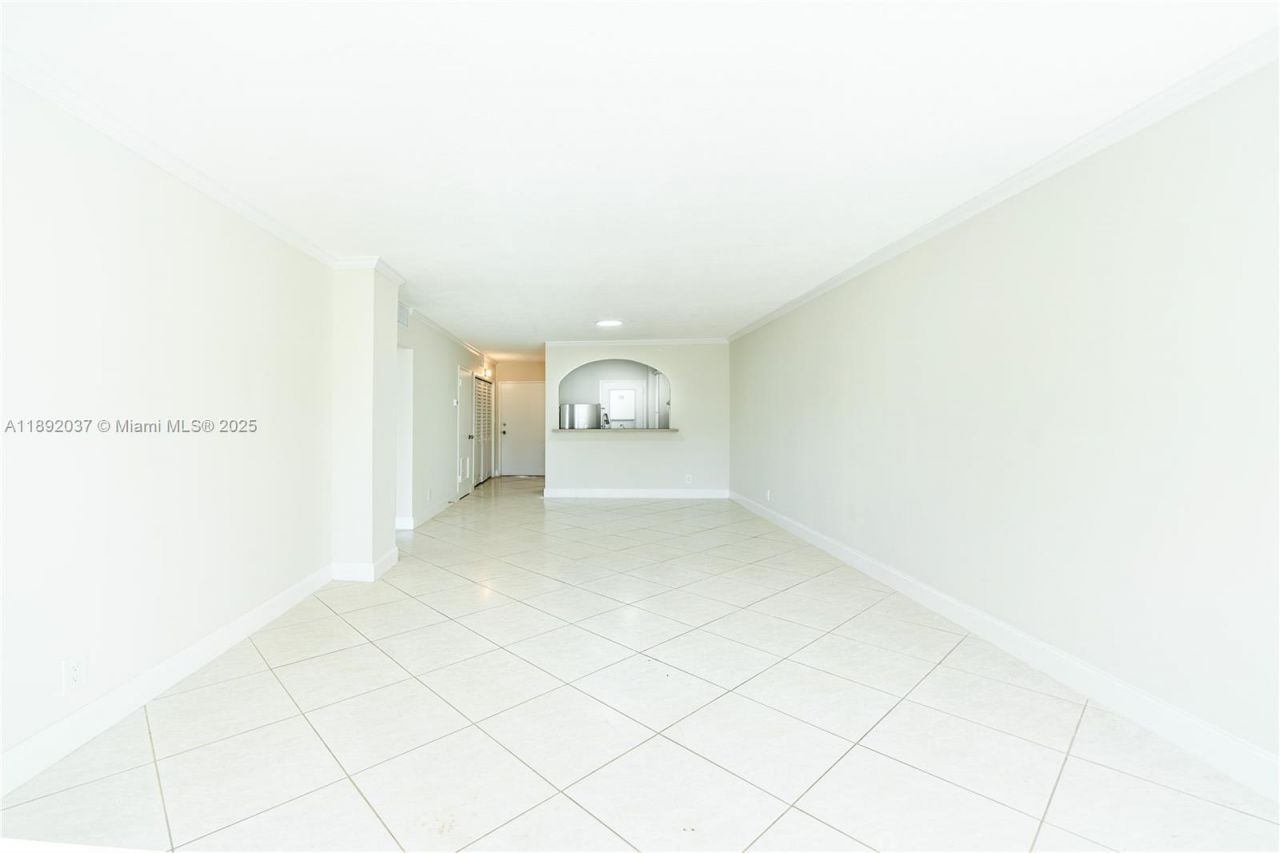 2555 NE 11th St, Unit 310, Fort Lauderdale, FL 33304 Photo