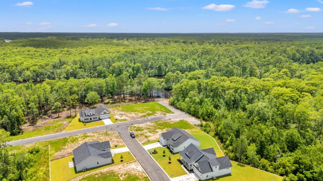 5001 Shore Breeze Dr. Photo 2