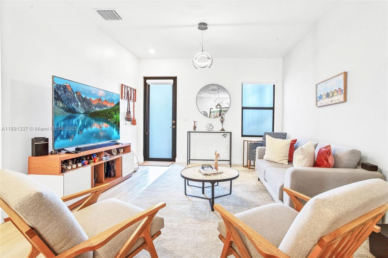 8055 NW 104th Ave, Unit 2, Doral, FL 33178 Photo