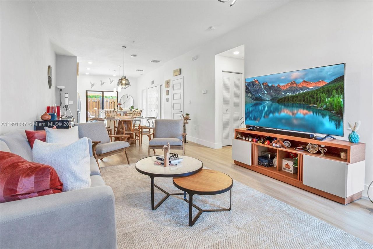 8055 NW 104th Ave, Unit 2, Doral, FL 33178 Photo