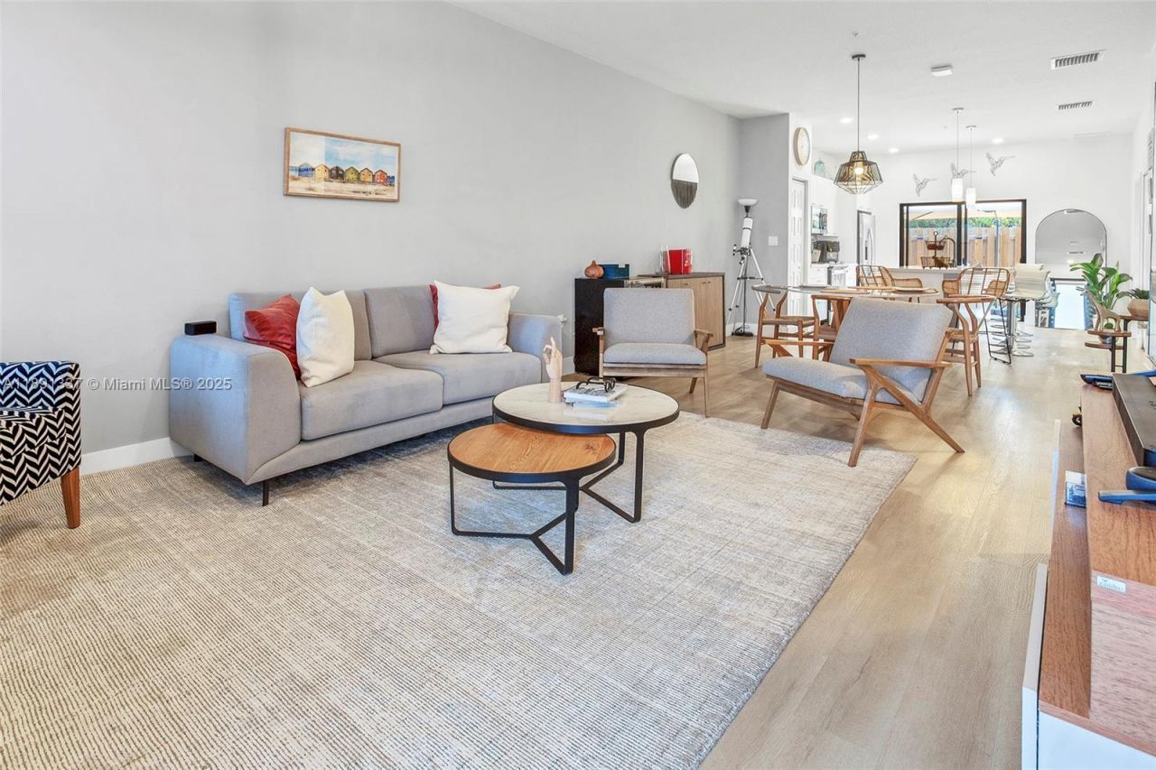 8055 NW 104th Ave, Unit 2, Doral, FL 33178 Photo