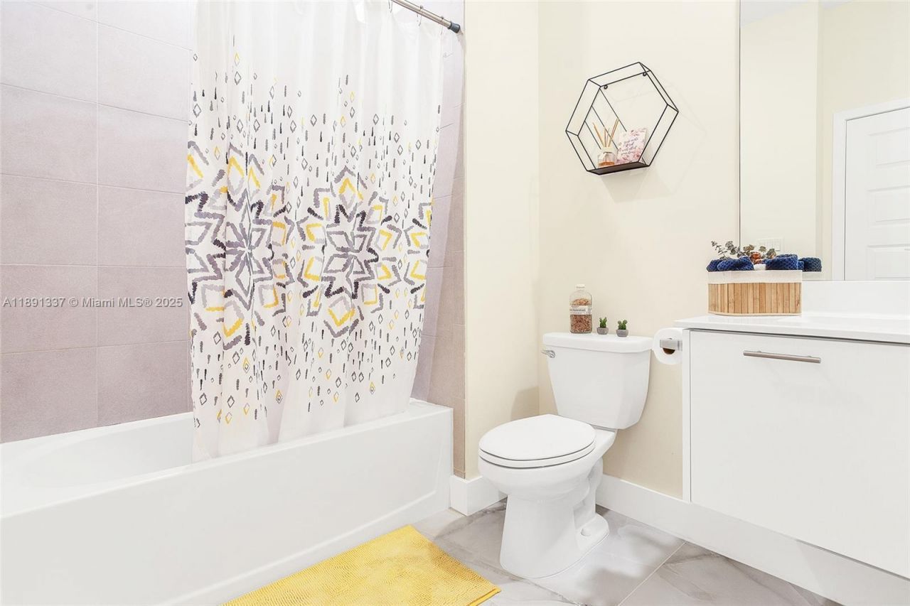 8055 NW 104th Ave, Unit 2, Doral, FL 33178 Photo