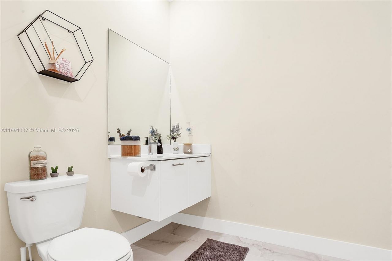 8055 NW 104th Ave, Unit 2, Doral, FL 33178 Photo