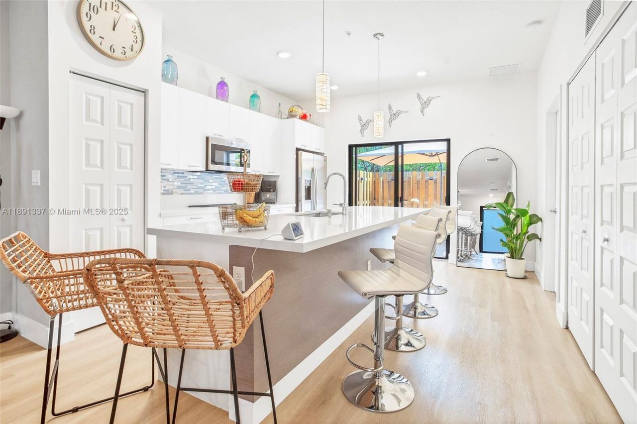 8055 NW 104th Ave, Unit 2, Doral, FL 33178 Photo