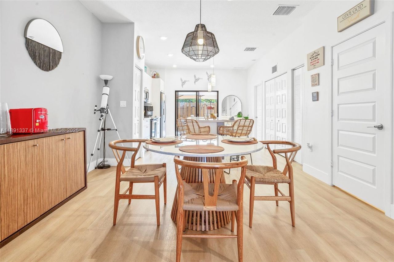 8055 NW 104th Ave, Unit 2, Doral, FL 33178 Photo