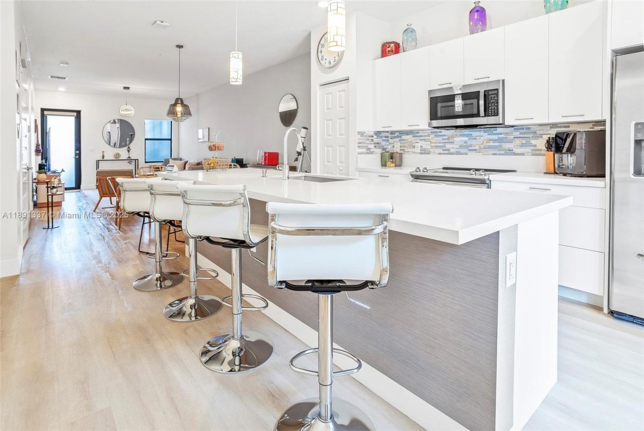 8055 NW 104th Ave, Unit 2, Doral, FL 33178 Photo