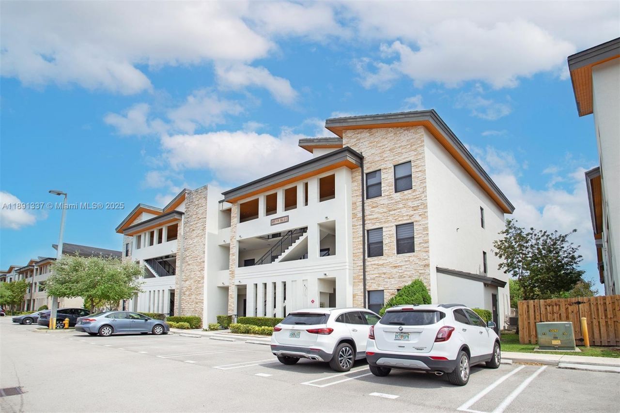 8055 NW 104th Ave, Unit 2, Doral, FL 33178 Photo