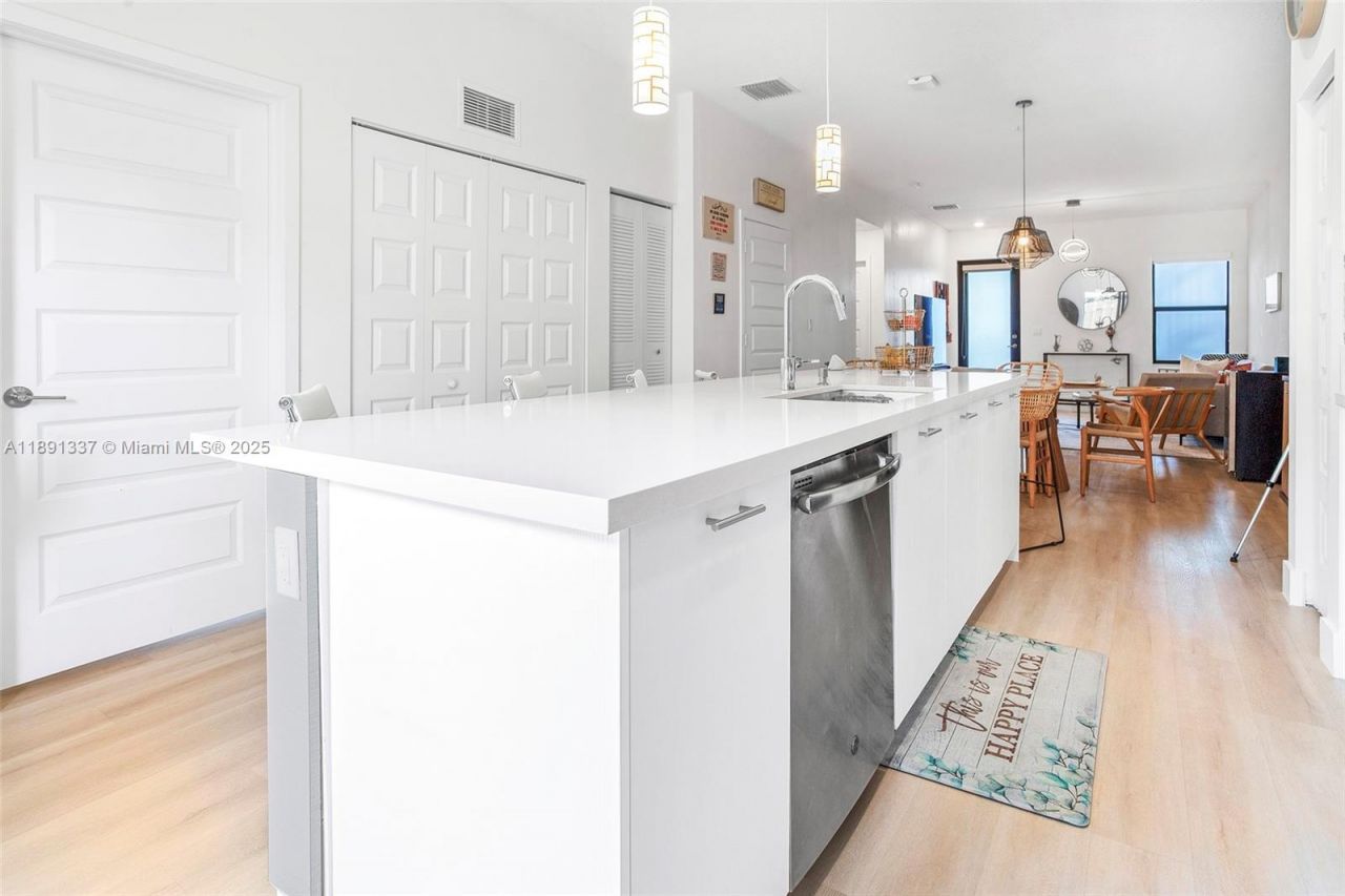 8055 NW 104th Ave, Unit 2, Doral, FL 33178 Photo