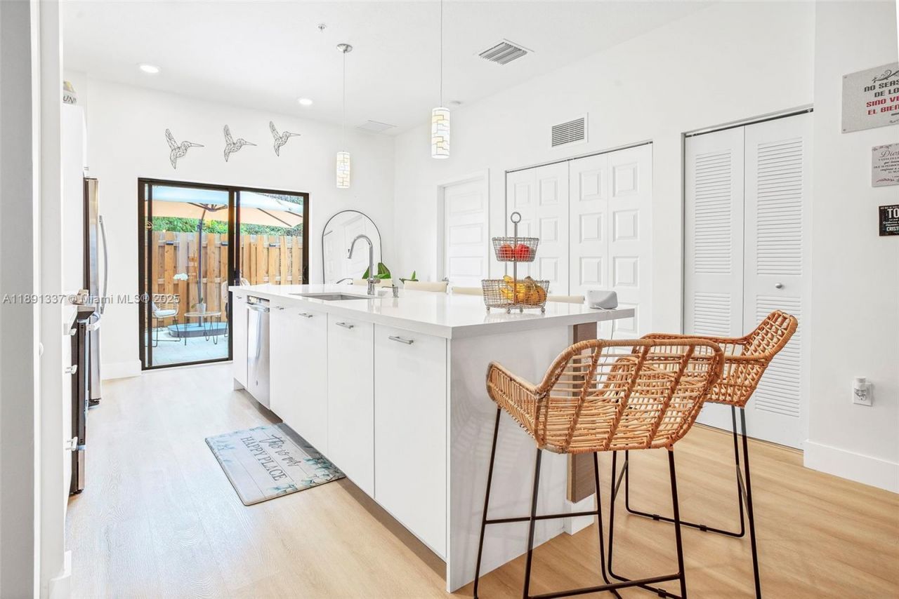 8055 NW 104th Ave, Unit 2, Doral, FL 33178 Photo