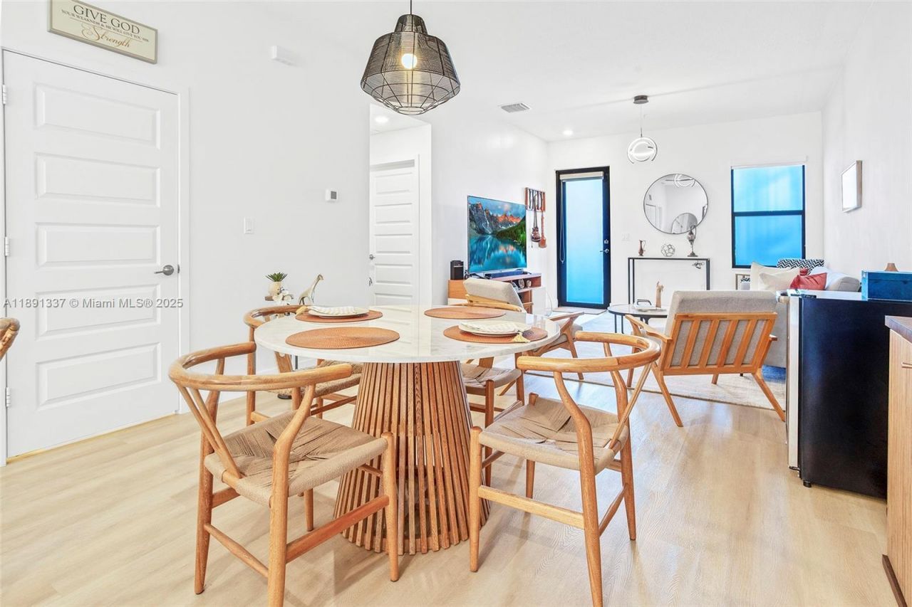 8055 NW 104th Ave, Unit 2, Doral, FL 33178 Photo