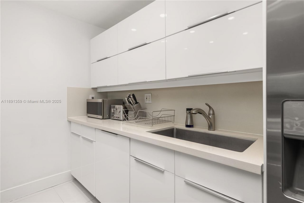 101 Crandon Blvd, Unit 379, Key Biscayne, FL 33149 Photo