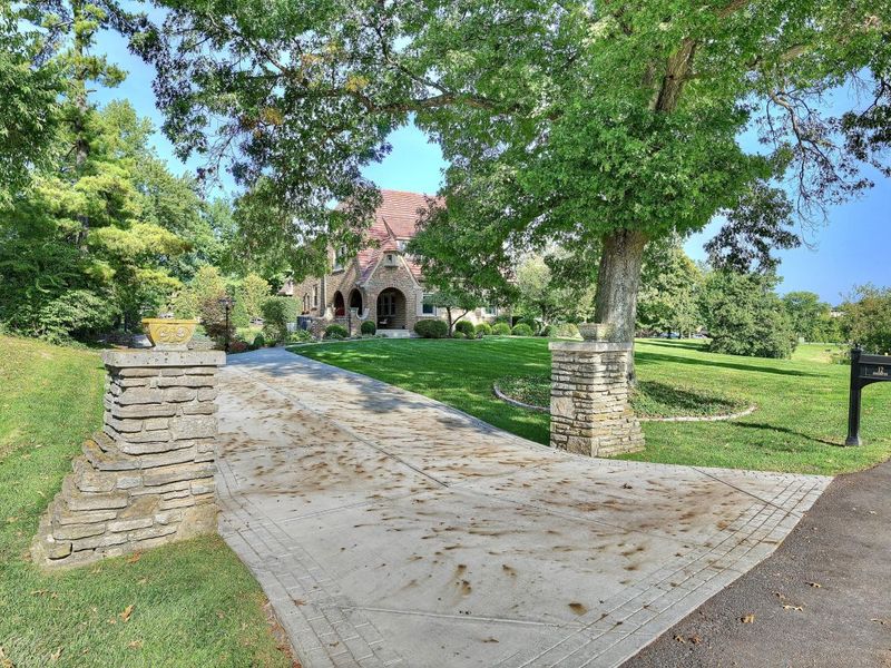 12 Rossmoyne Drive, Crestview Hills, KY 41017 Photo 3