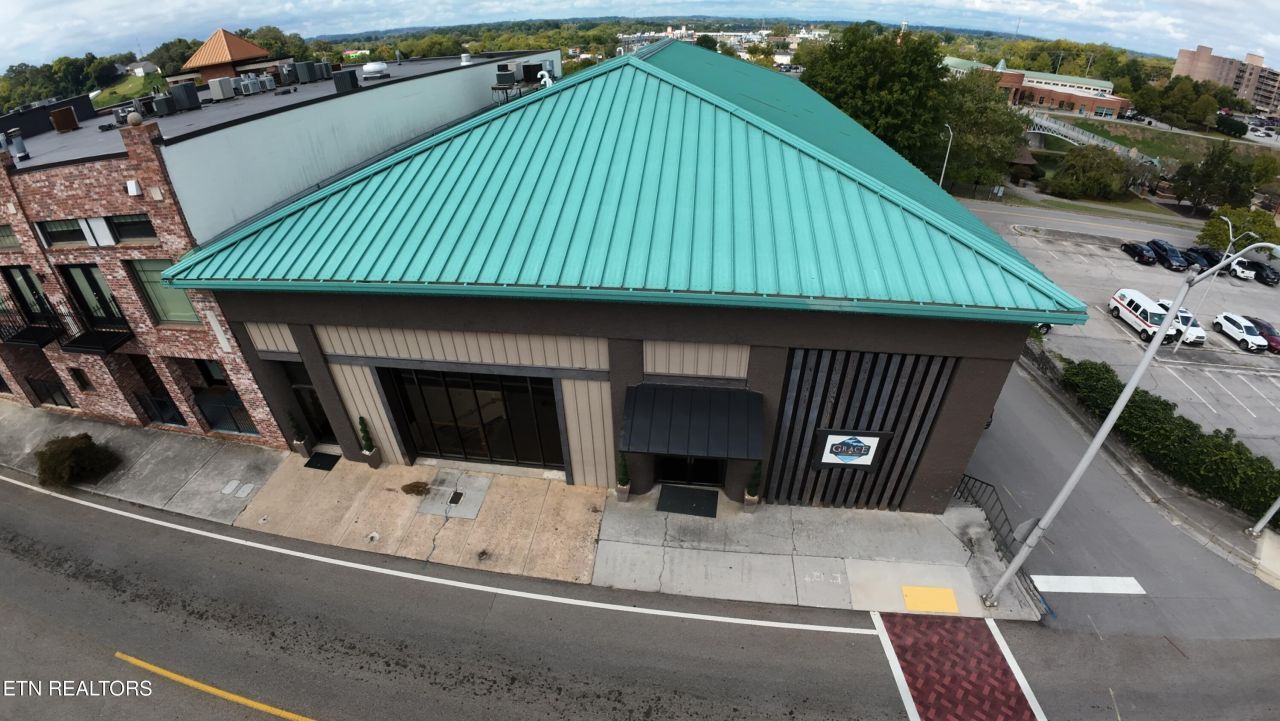 161 E Harper Ave, Maryville, TN 37804 Main Photo