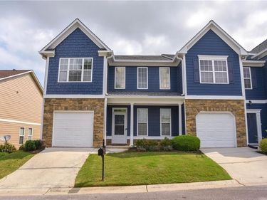 6616 Splashwater Drive, Flowery Branch, GA 30542