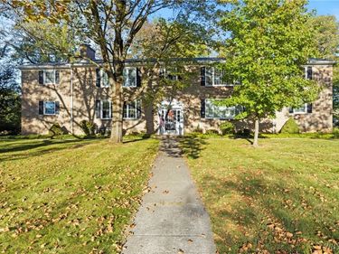 7 Woodbrook Drive, Unit 3, East Aurora, NY 14052