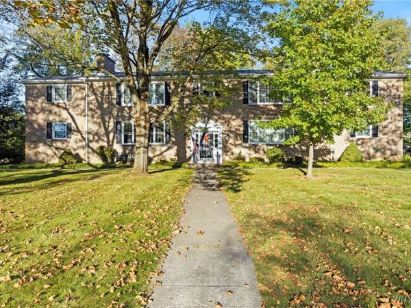 7 Woodbrook Drive, Unit 3, East Aurora, NY 14052