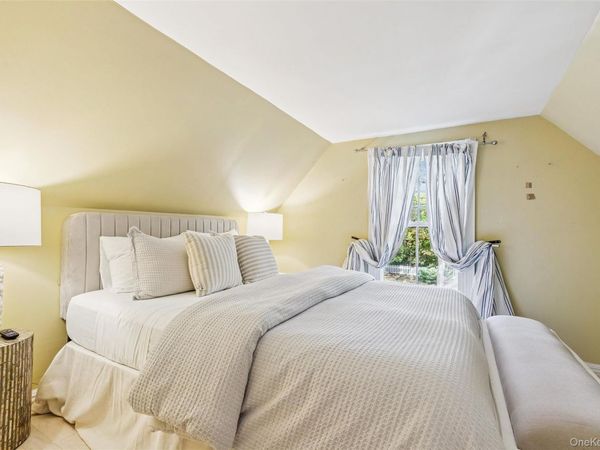 212 LUMBER LN, Bridgehampton, NY 11932